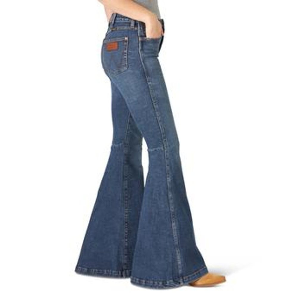Wrangler Retro Premium Jean High Rise Trumpet Flare in Paige - Picture 5 of 7